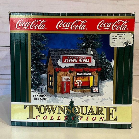 COCA COLA - Round The Square Sleigh Rides - Town Square Collection - Picture 9 of 12